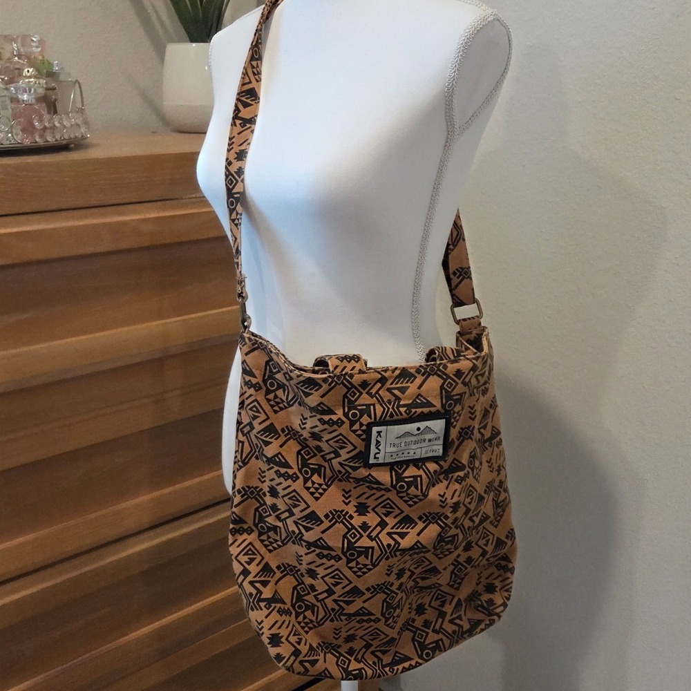 Kavu Canvas Sling Bag Tan Black Geo Print True Outdoor Wear Adjustable Strap